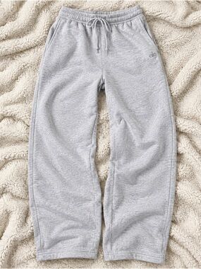 ALO Yoga Heather Gray Sweatpants - Cozy Drawstring Bottoms Unisex